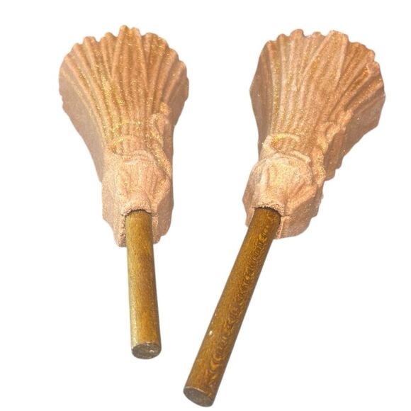 Lush x Wicked Bundle: 2x Elphaba’s Broomstick Reusable Bubble Bath Floral Rose - Picture 6 of 10